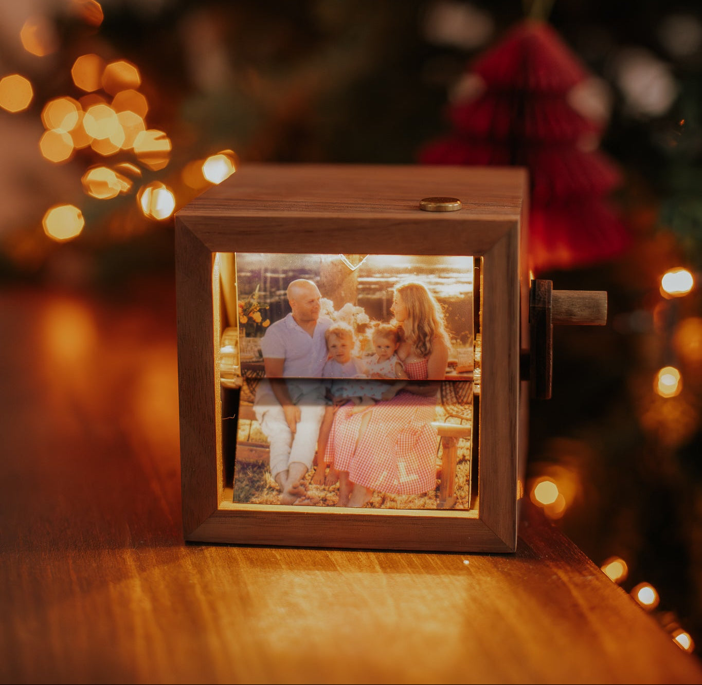 JAUNUMS! Kustīgo Foto Kastīte - 8 foto