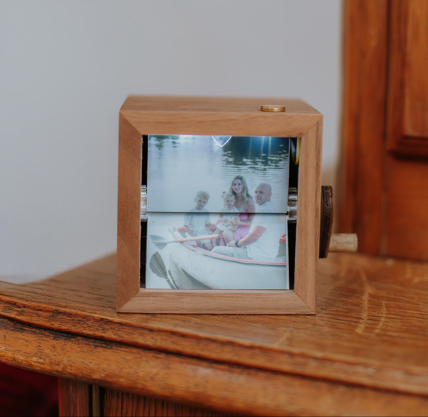 JAUNUMS! Kustīgo Foto Kastīte