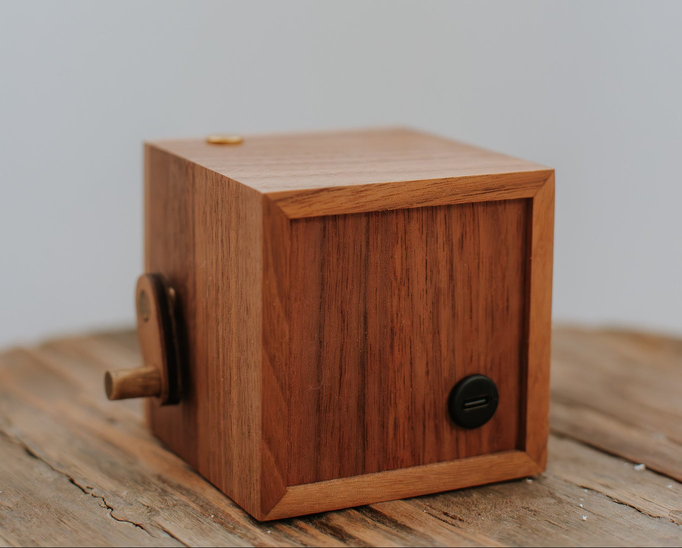 JAUNUMS! Kustīgo Foto Kastīte