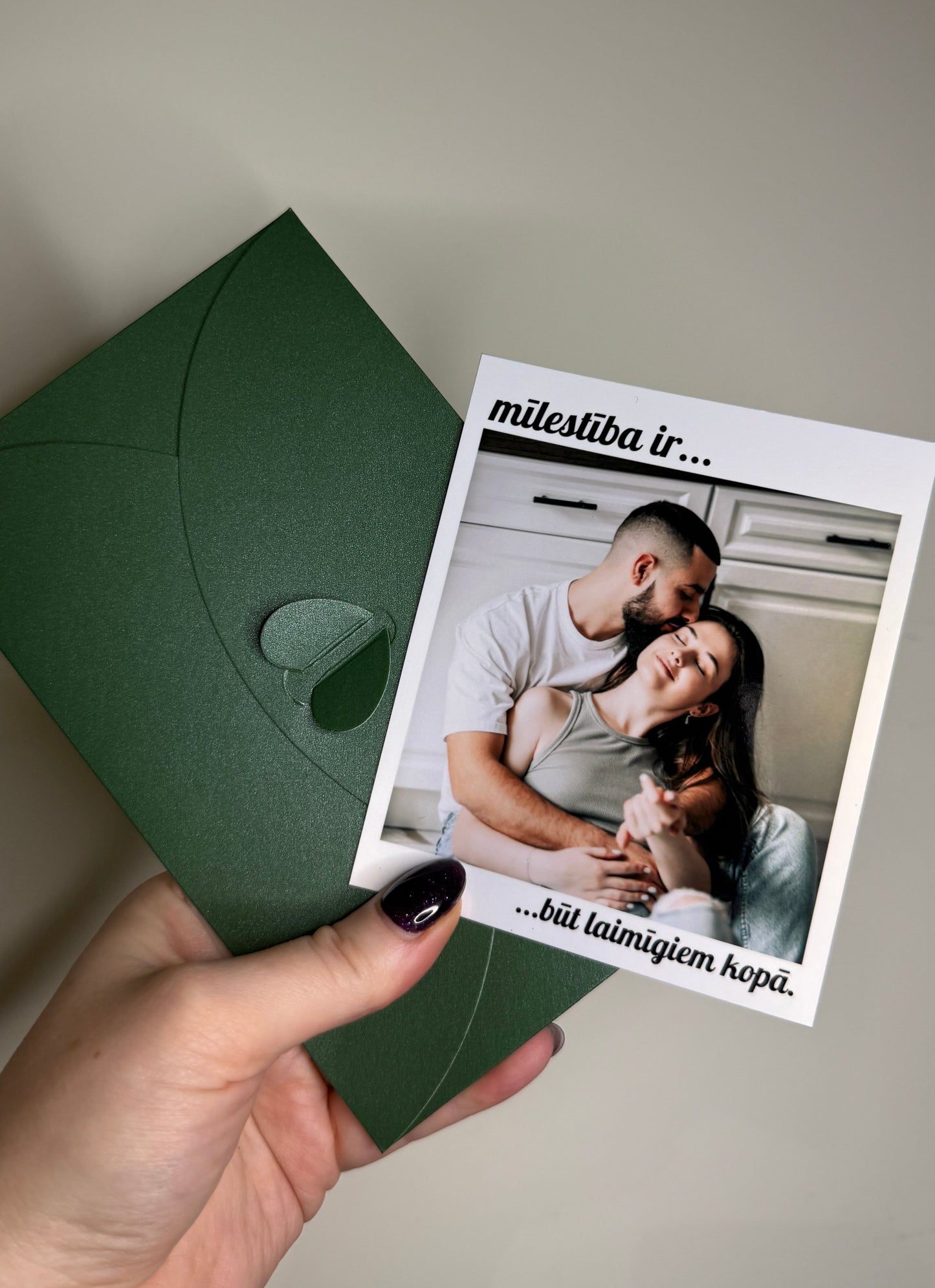 LOVE IS... fotomagnēts 💕