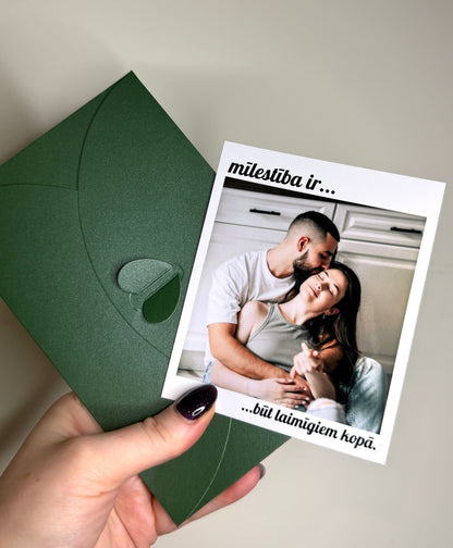 LOVE IS... fotomagnēts 💕