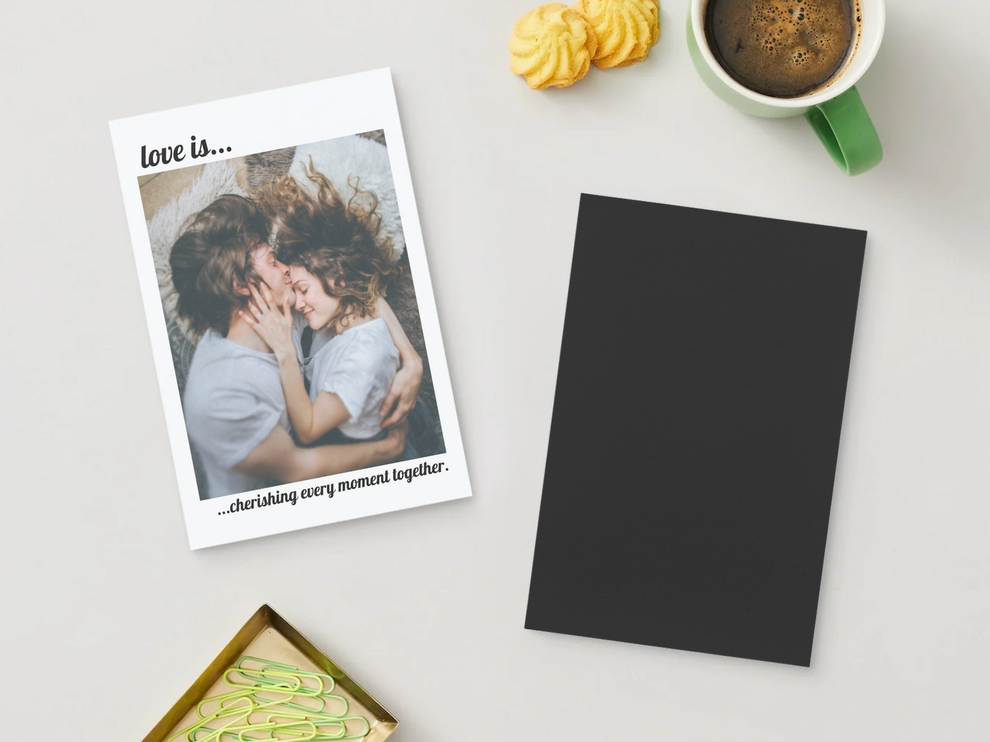 LOVE IS... fotomagnēts 💕